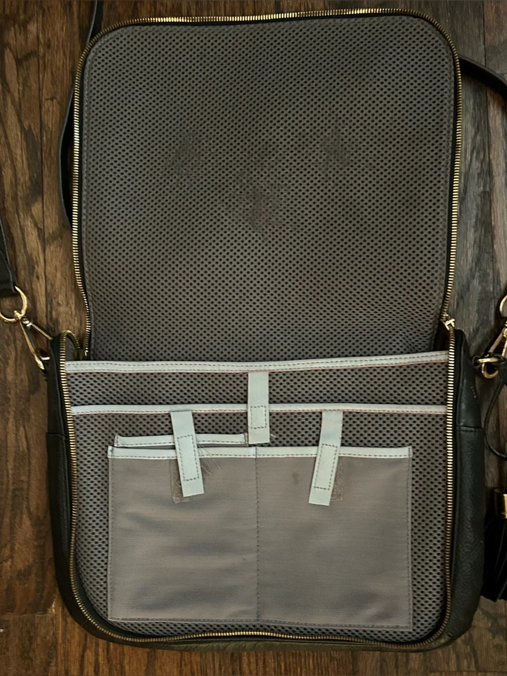 G.I.L.I. Gili Halo got it love it Halo BLACK Leather Crossbody